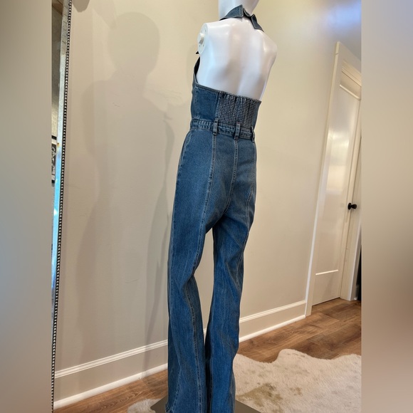 •Alice + Olivia •Noemi Halter Neck Denim Jumpsuit •Worn once •Size: 28 - Picture 6 of 15